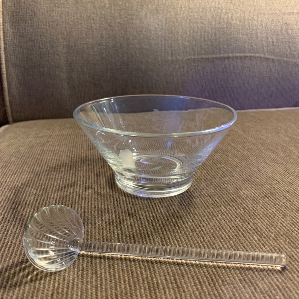 CUT GLASS BOWL WITH SWEET SHELL SPOON